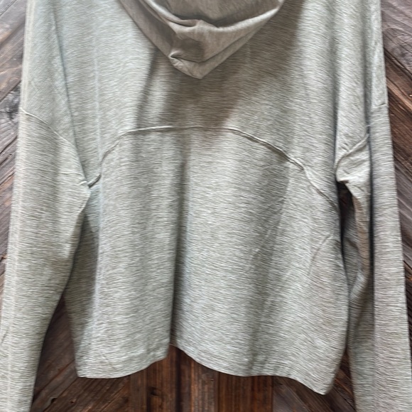 MARIKA Luxe Cropped Hoodie - Picture 4 of 7